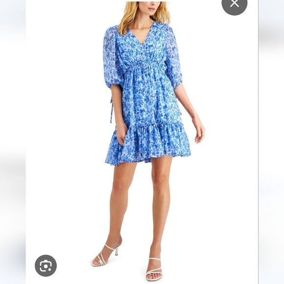 Taylor Dresses & Skirts - Taylor women's blue white floral smocked waist ruffled preppy mini dress Size 10